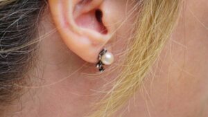 peut on enlever prothèse boucle d'oreille avant 6 semaines