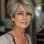 coupe de cheveux femme 60 ans avec lunettes