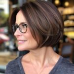 coupe de cheveux femme 50 ans avec lunettes