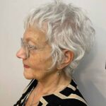 coupe de cheveux femme 60 ans avec lunettes