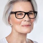 coupe de cheveux femme 60 ans avec lunettes