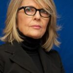 coupe de cheveux femme 60 ans avec lunettes