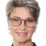 coupe de cheveux femme 50 ans avec lunettes