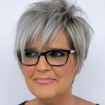 coupe de cheveux femme 50 ans avec lunettes