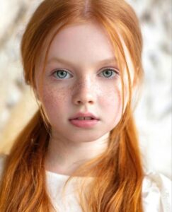 rousse aux yeux verts rare