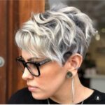 coupe de cheveux femme 60 ans avec lunettes