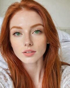 rousse aux yeux verts rare