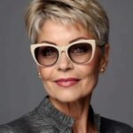 coupe de cheveux femme 70 ans avec lunettes