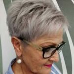 coupe de cheveux femme 70 ans avec lunettes