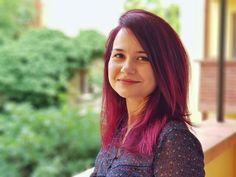 cheveux rouge cerise