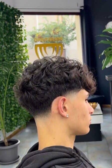 Découvrez la coupe taper bas pour homme : tendance, polyvalence et conseils d’experts
