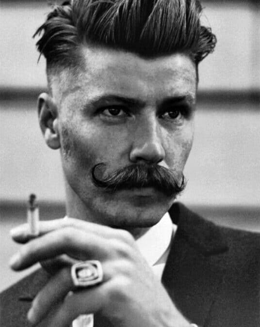 Coiffure Vintage Homme : 12 Styles Rétro qui Font Sensation en 2025