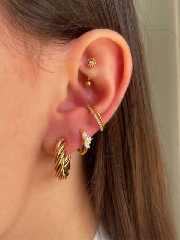 Accumulation piercings oreille