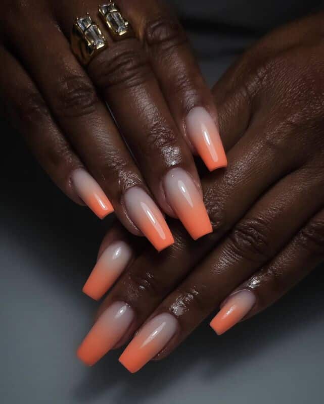 Nail Art Corail Élégant