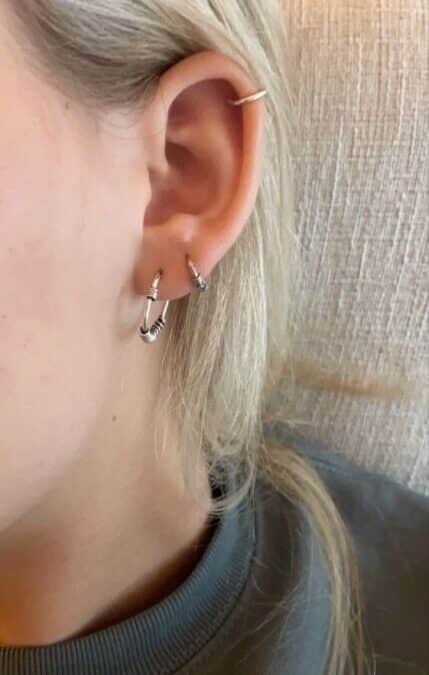 Piercing hélix: tout sur le style et les soins essentiels
