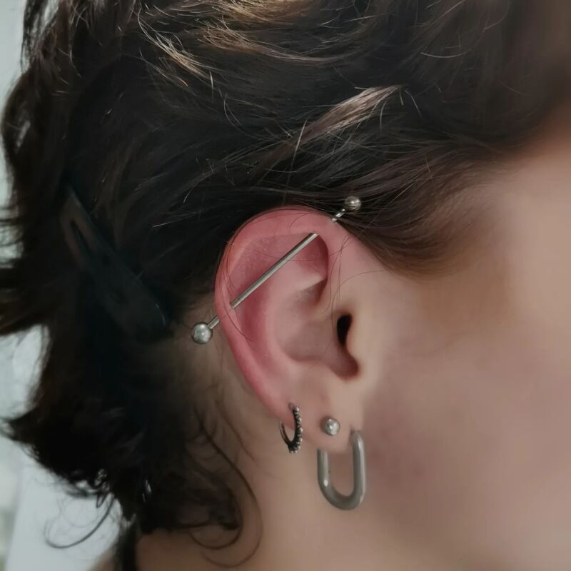 Piercing industriel esthétique