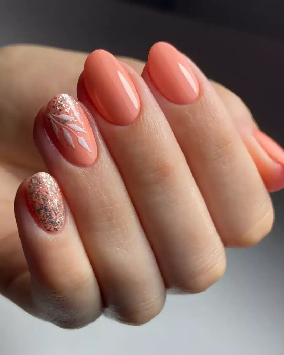 Nail Art Corail Élégant