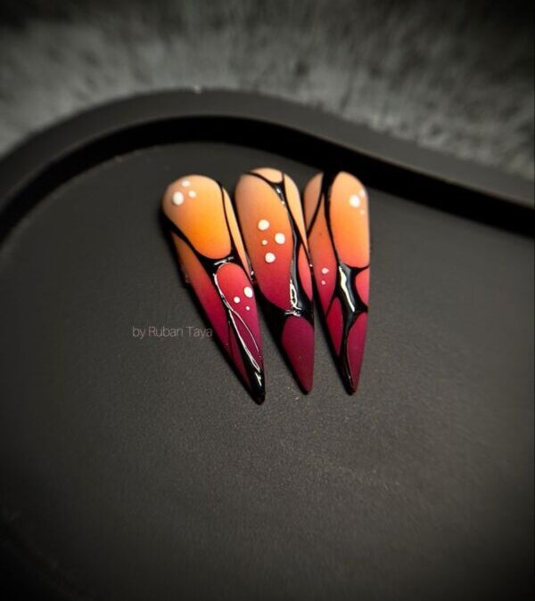 Techniques d’aérographe ongles pour des designs créatifs et raffinés