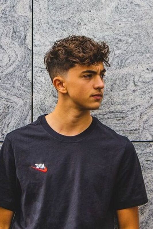 Look chic avec coupe casquette